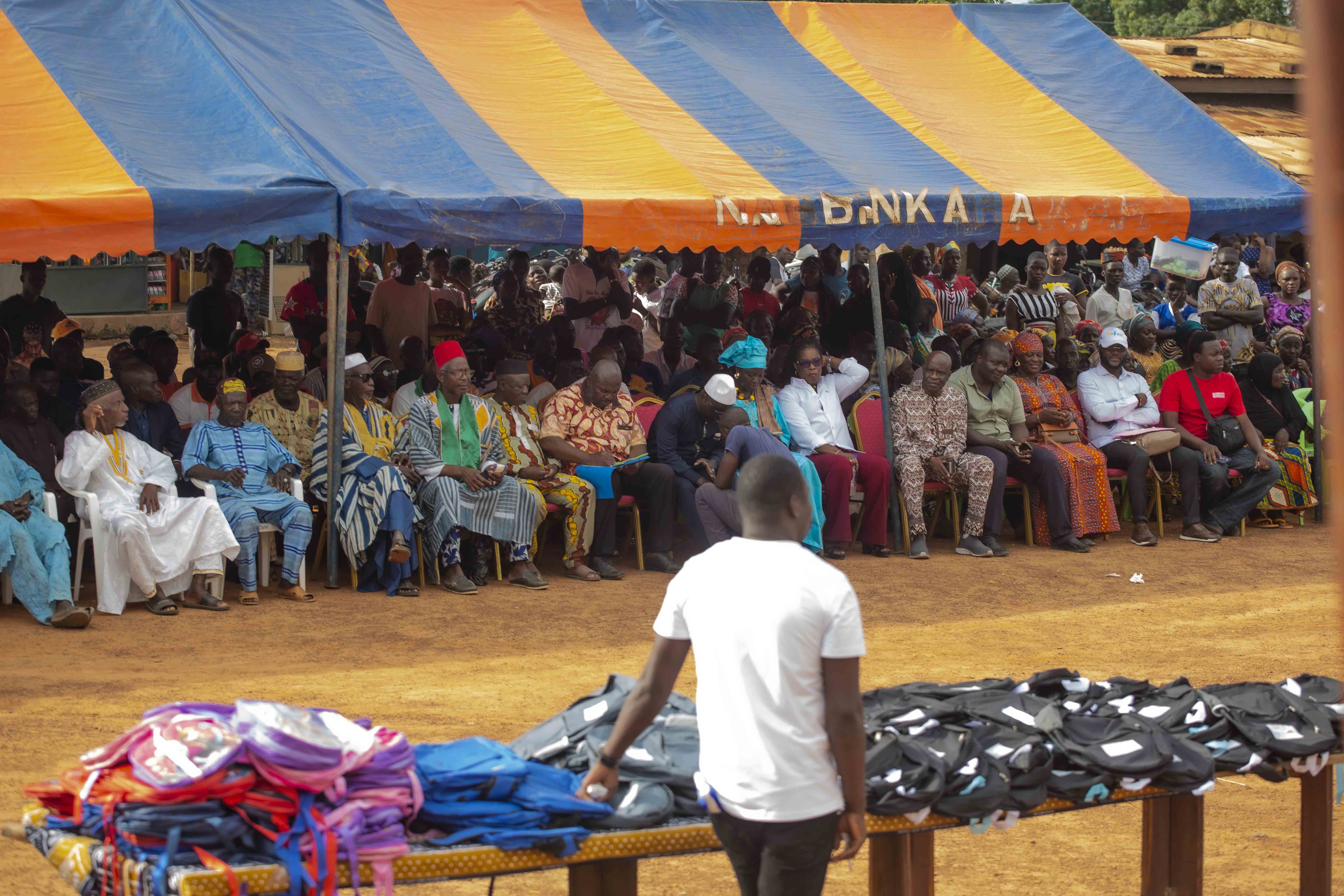 Un geste, un sourire